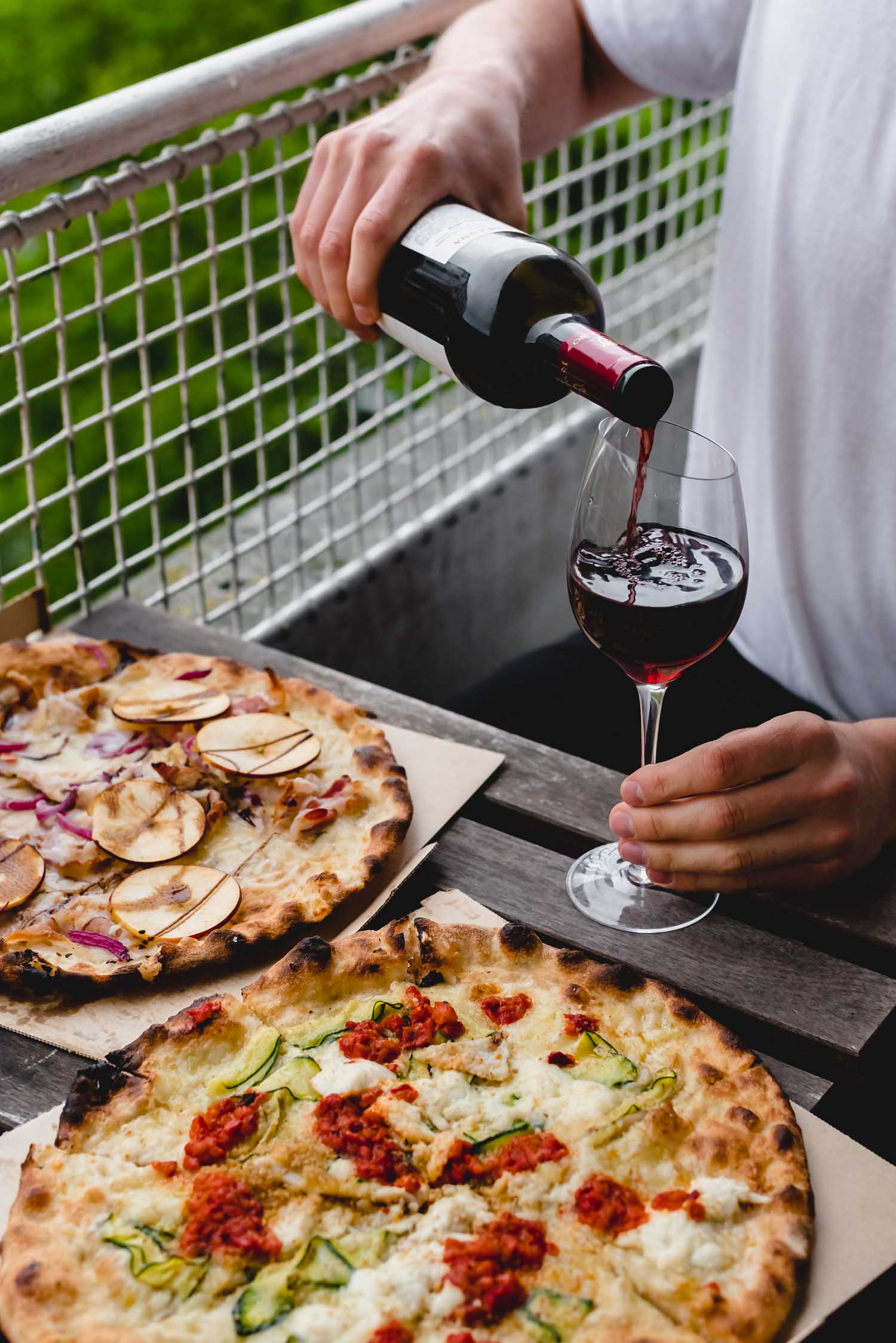 Pizza og vin - perfekt kombination for den bedste italienske smagsoplevelse